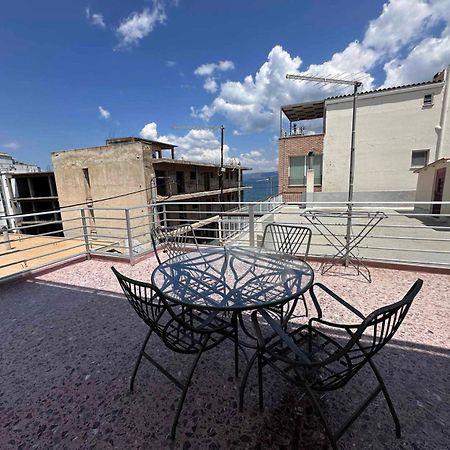 Beach Front Apartment Nea Palatia Exterior foto